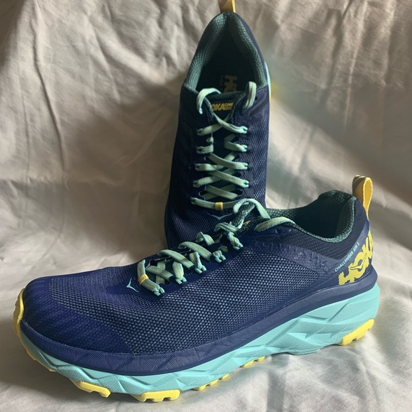 Hoka One One Shoes - Hoka Women's Challenger ATR 5 Size 9.5